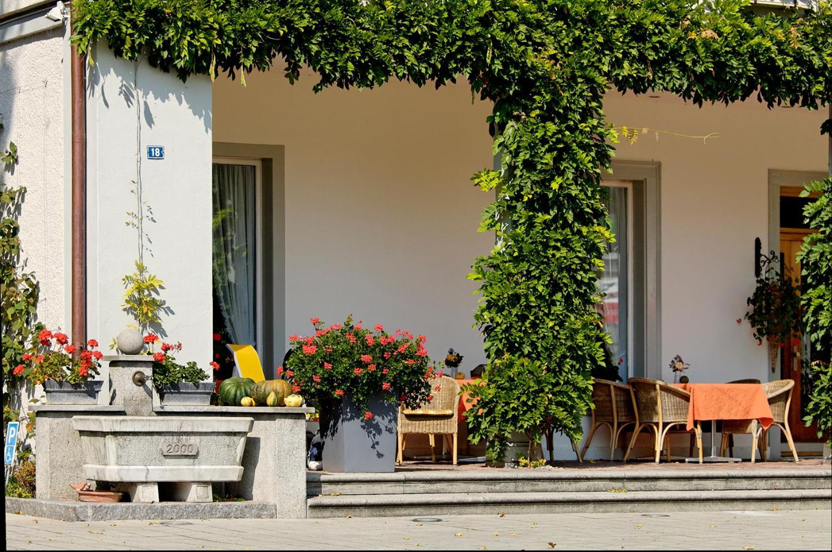 Hotel Beausite Budget Unterseen Dış mekan fotoğraf